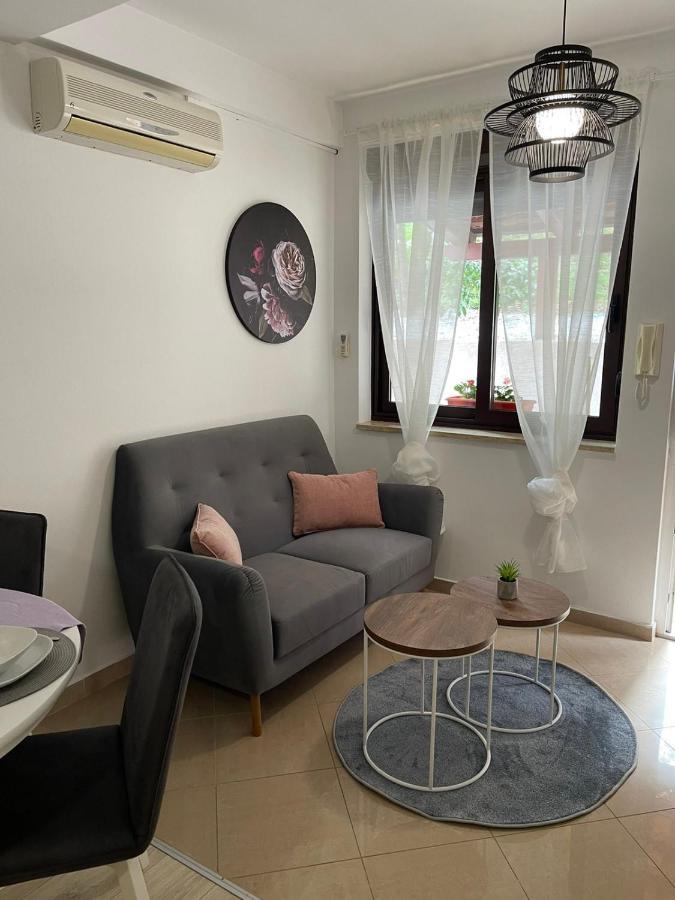 Apartments Lovro Lovran Bagian luar foto