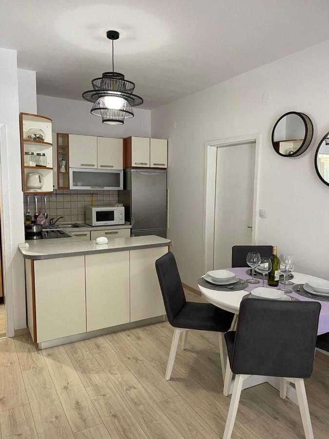 Apartments Lovro Lovran Bagian luar foto