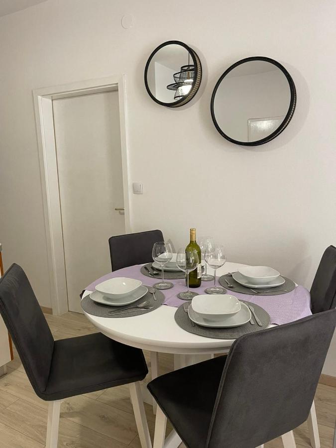 Apartments Lovro Lovran Bagian luar foto