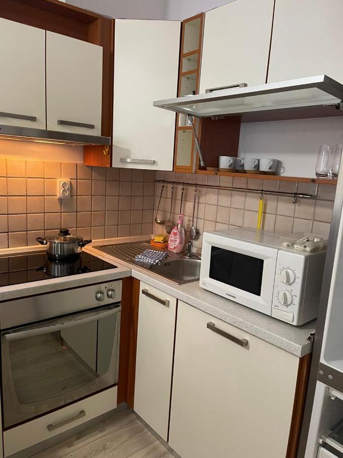 Apartments Lovro Lovran Bagian luar foto