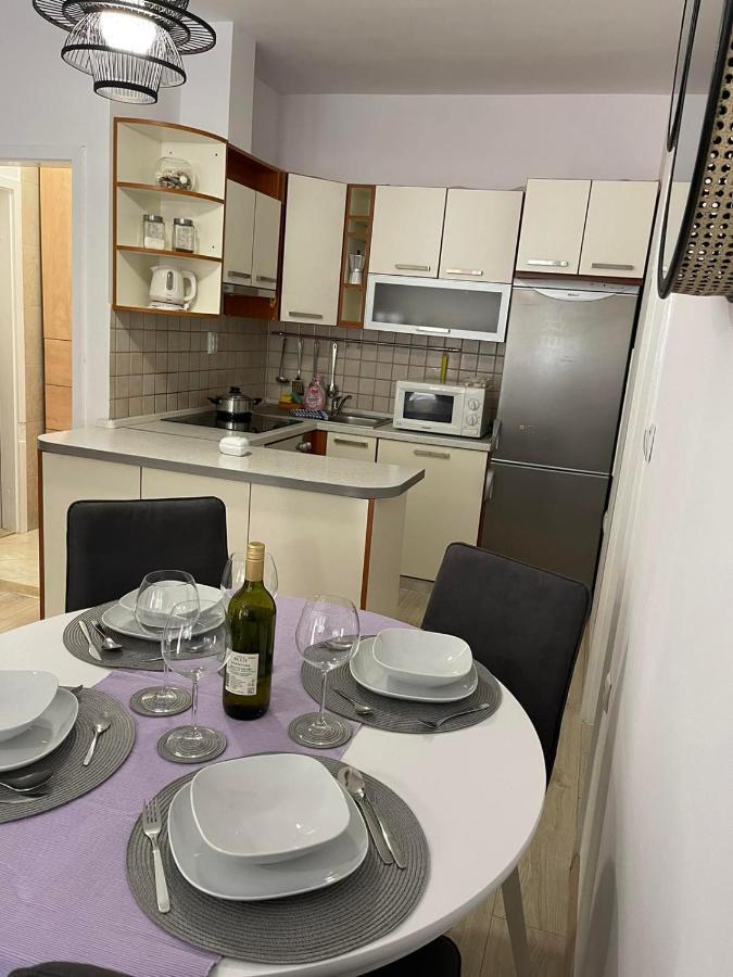 Apartments Lovro Lovran Bagian luar foto