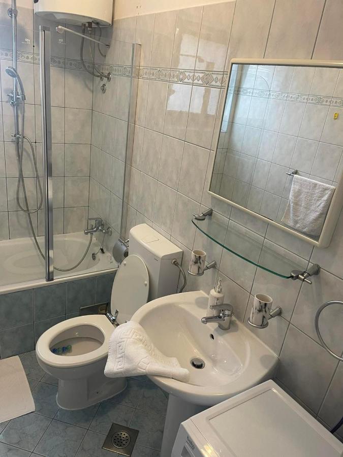 Apartments Lovro Lovran Bagian luar foto